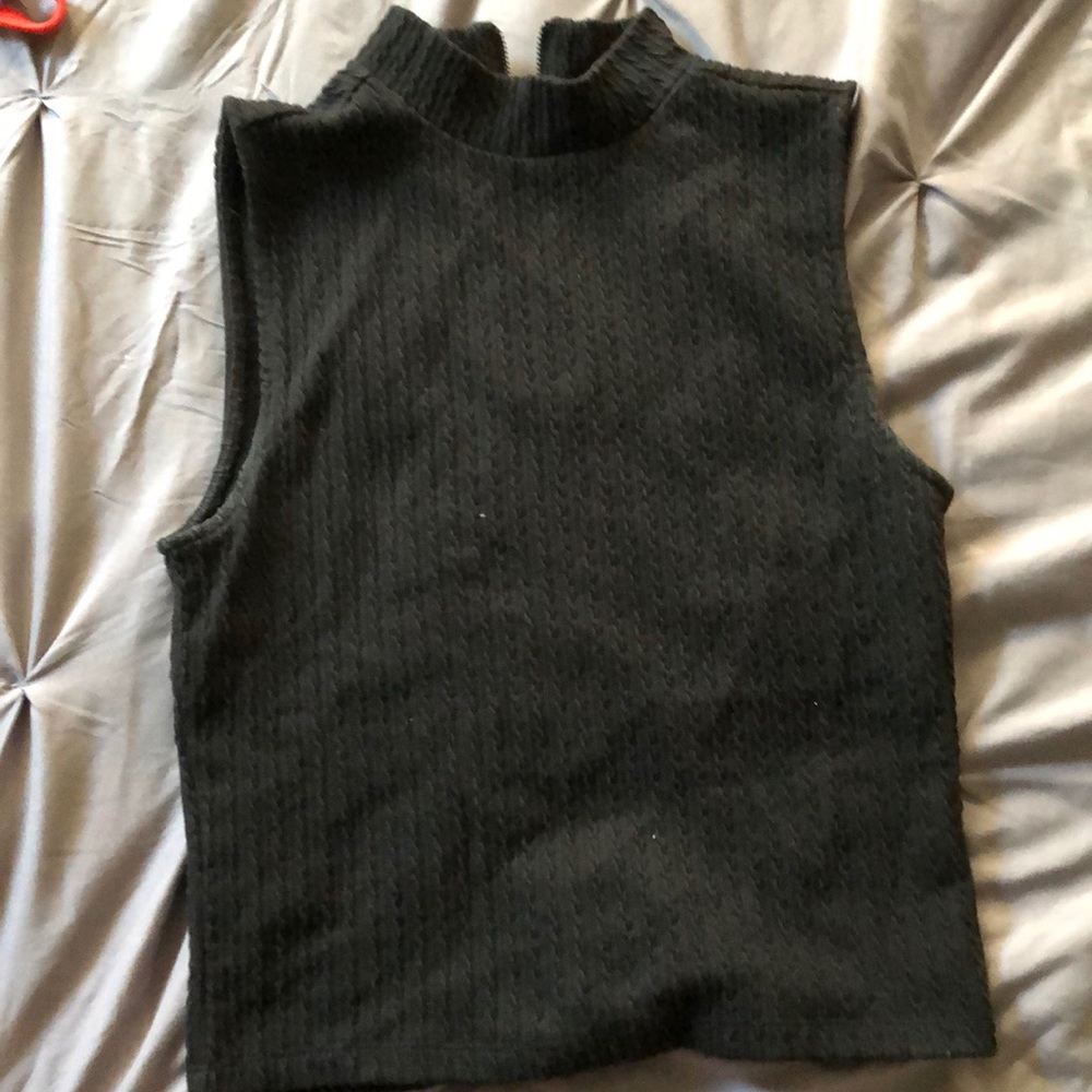 Black crop tank